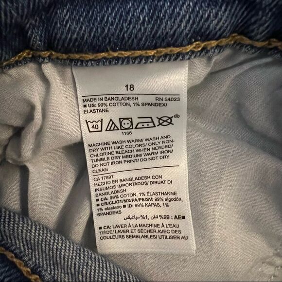 Old Navy Extra High Waisted Straight Button Fly Cut-Off Ripped Jean Shorts - Picture 10 of 10